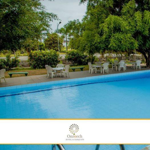 Onreech Hotel Seeduwa Luaran gambar