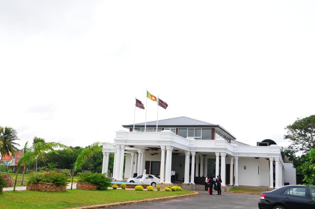 Onreech Hotel Seeduwa Luaran gambar