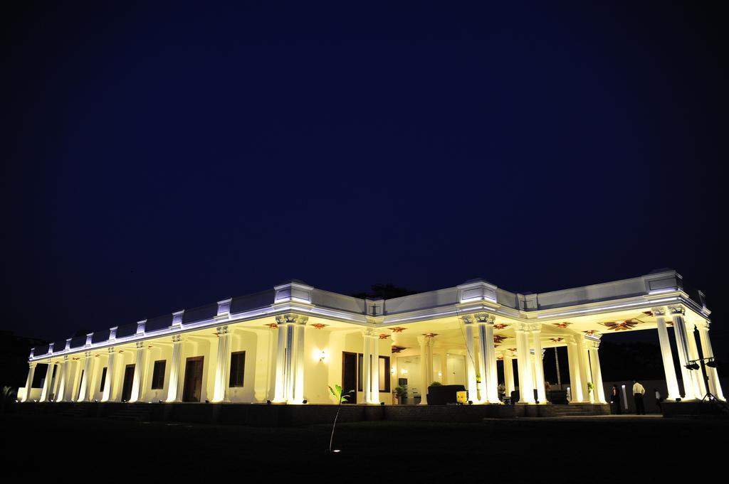 Onreech Hotel Seeduwa Luaran gambar