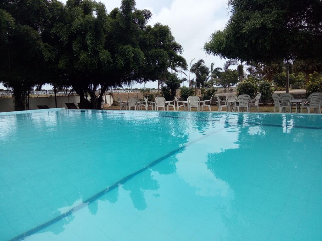Onreech Hotel Seeduwa Luaran gambar