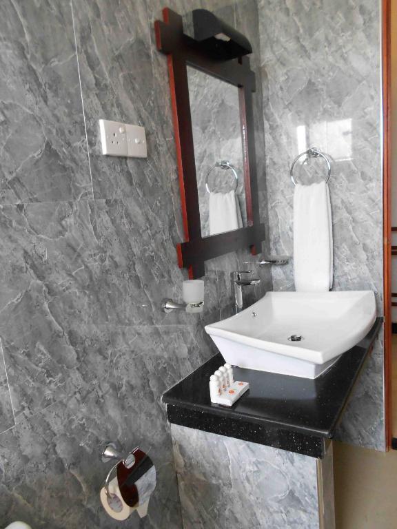 Onreech Hotel Seeduwa Luaran gambar