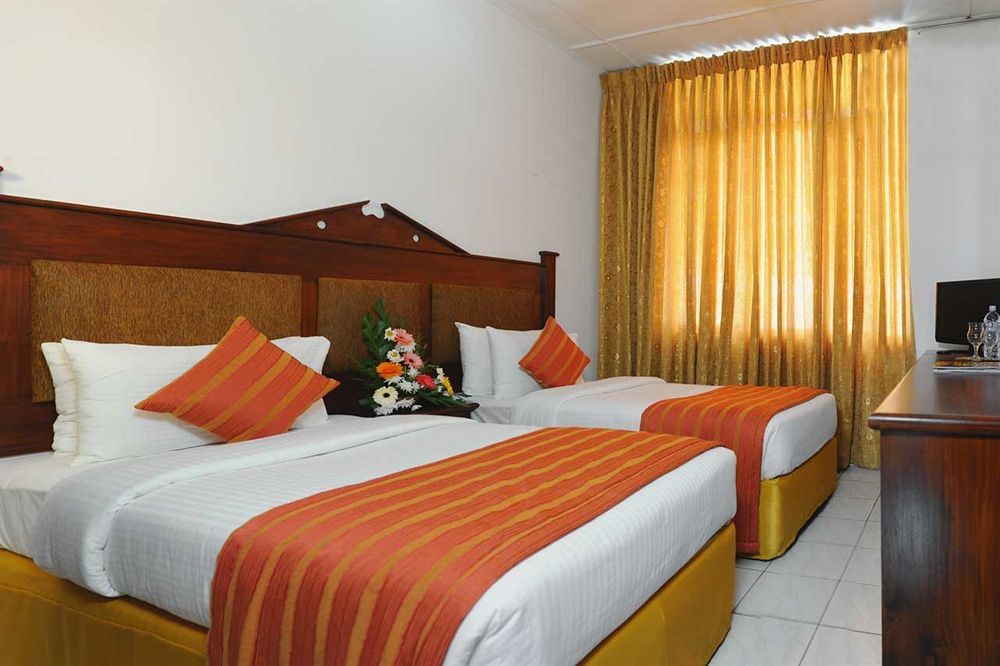 Onreech Hotel Seeduwa Luaran gambar